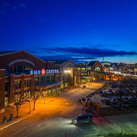 Unbeatable Downtown Experience- Walk To Bars, Casino, Stampede & Saddledome Plus Bonus Banff Pass, Parking & Wine! YYC Екстериор снимка